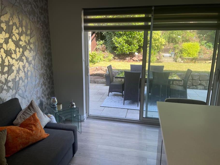 Home In Wirral - Peaceful Contemporary Gem. Экстерьер фото